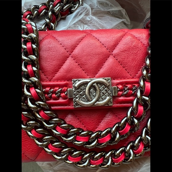 CHANEL Red Quilted Crossbody Bag - Picture 11 of 15